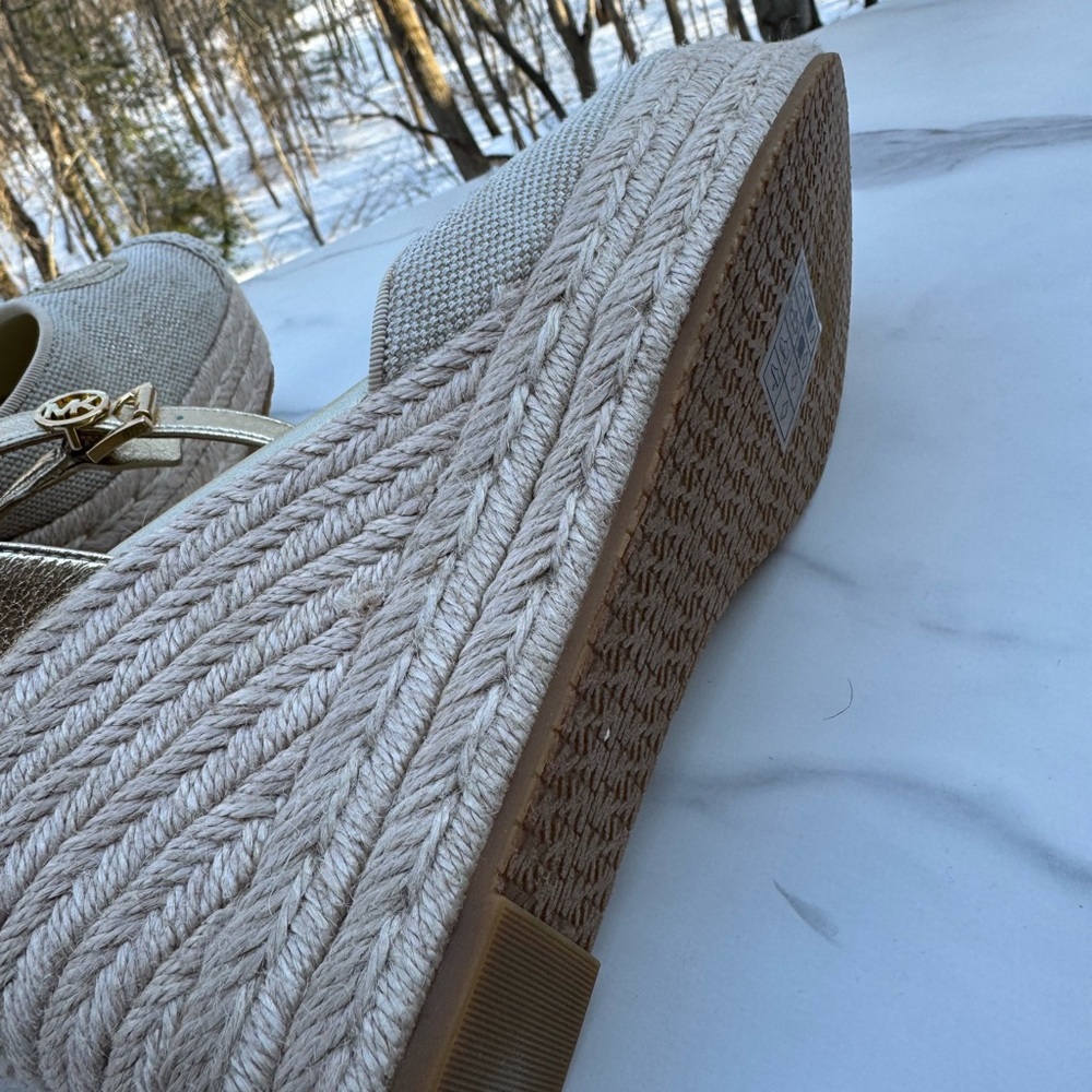 Michael Kors Larissa Logo Espadrille Wedge Sandals Cream Gold Size 9.5 - Picture 9 of 11